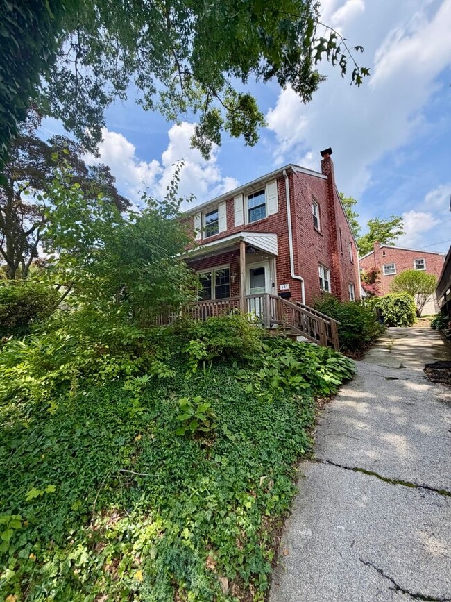 Building Photo - Stunning 3-Bedroom Home in the Heart of West Chester! Available September 1st!
