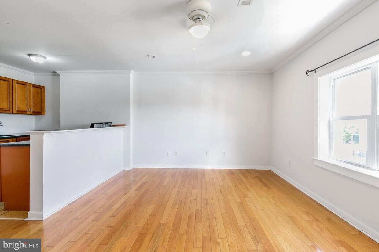 Primary Photo - 2024 Ridge Ave