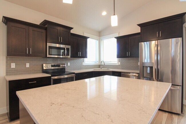 Foto del edificio - 3 Bed/2 Bath Home in South Kennewick