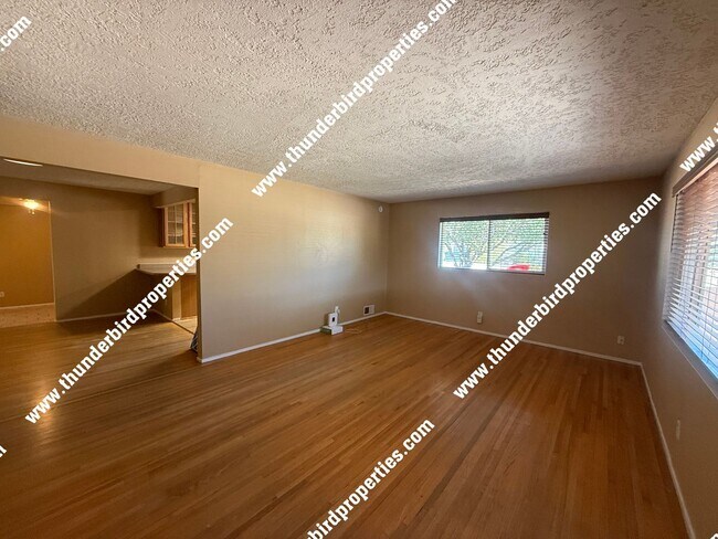 Foto del edificio - 5709 Arvilla Ave NE