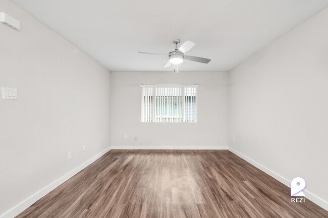 Building Photo - 1800 Patton Ln