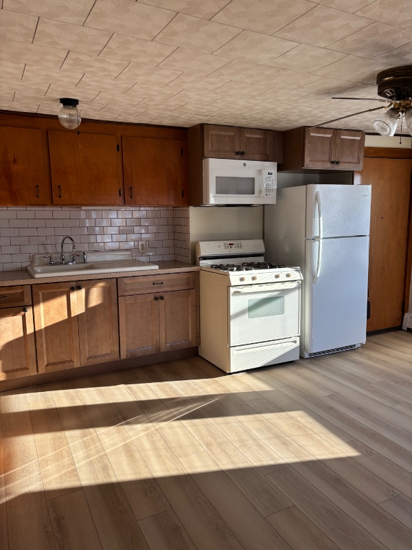 Foto del edificio - 1563 Cove Rd