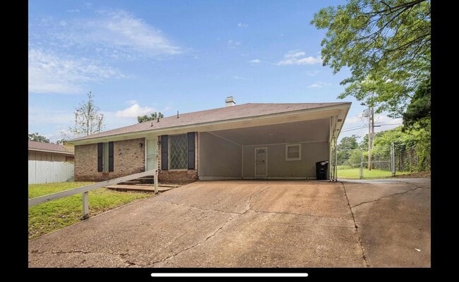 Building Photo - 2939 Mountain Terrace St