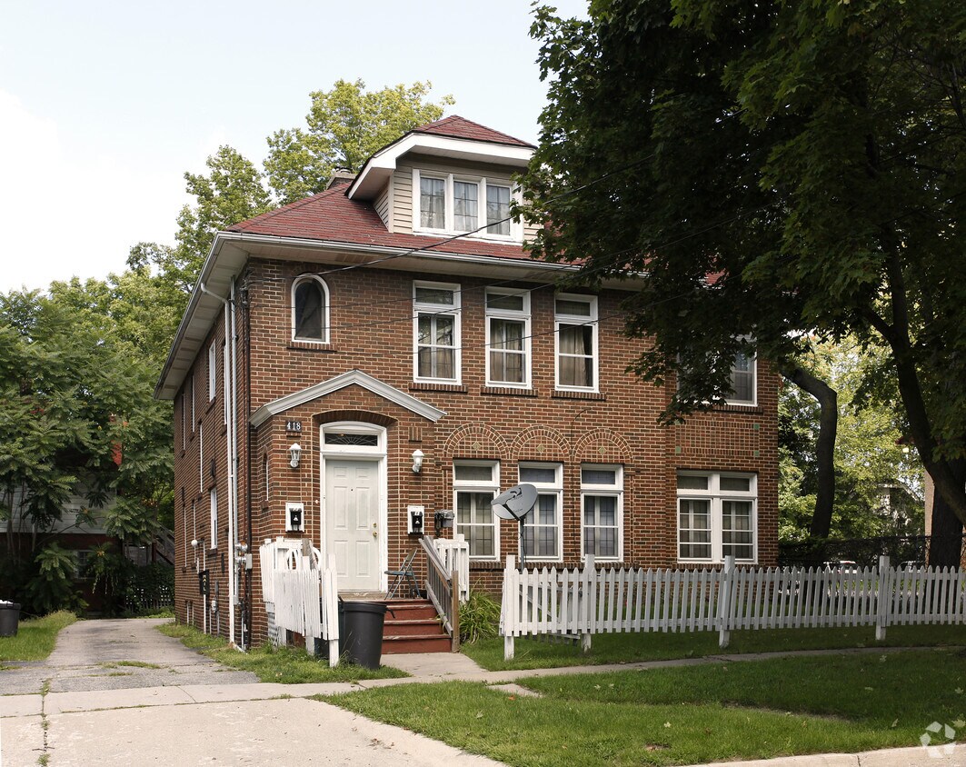 418 W 3rd St, Flint, MI 48503 Apartments in Flint, MI