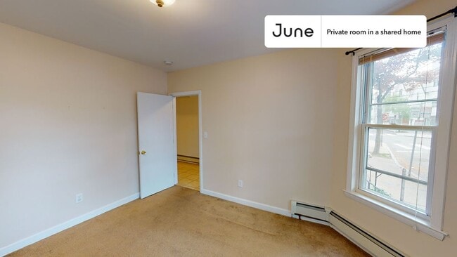 Foto del edificio - Room in Shared 3 bed/1 bath home