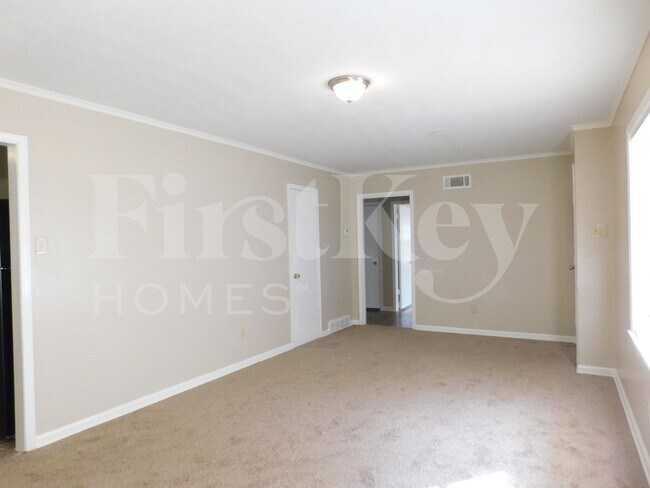 Foto del edificio - 4896 Lochinvar Dr