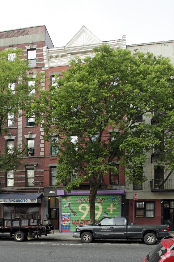 Foto del edificio - 404 E Tenth St