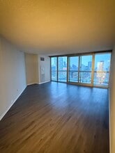 Building Photo - 544 N State St