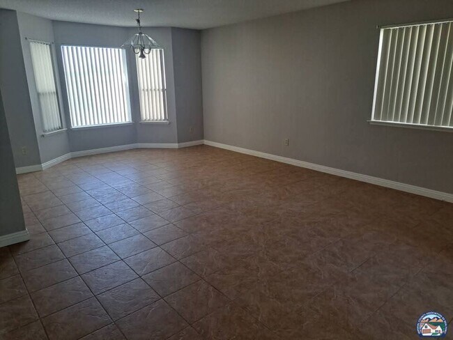 Foto del edificio - 2571 W Orange Ave