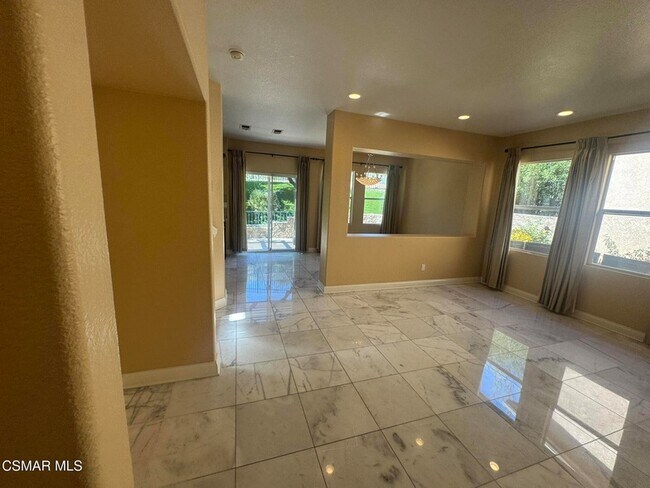 Foto del edificio - 573 Yarrow Dr