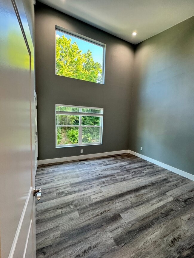 Building Photo - 1008 Giles Way