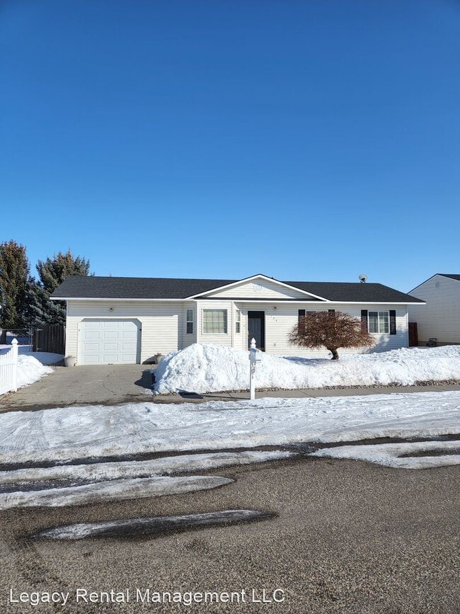 Building Photo - 3 br, 1 bath House - 723 Laleene Dr