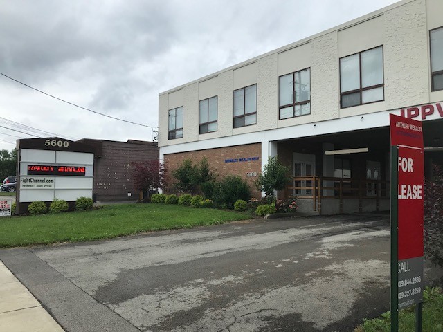 3 OR 2 BEDROOM - 5600 Market St