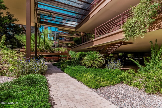 Foto del edificio - 7121 E Rancho Vista Dr