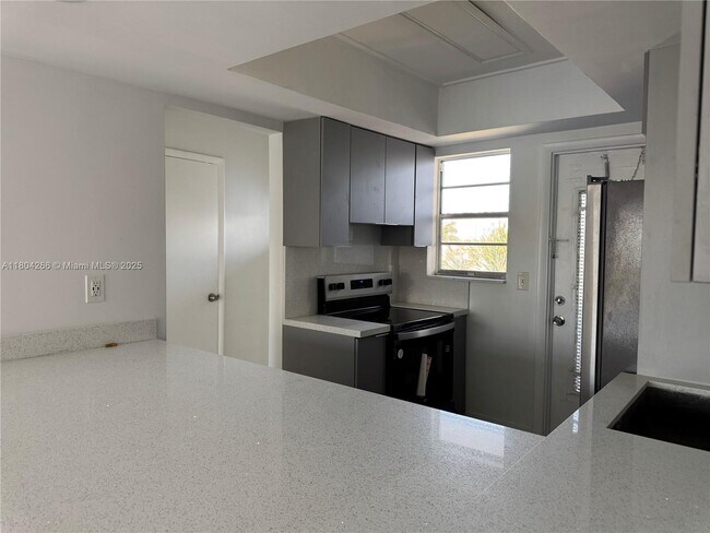 Foto del edificio - 1333 E Hallandale Beach Blvd