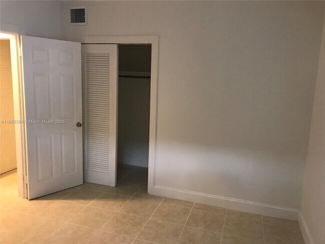 Foto del edificio - 757 NE 127th St