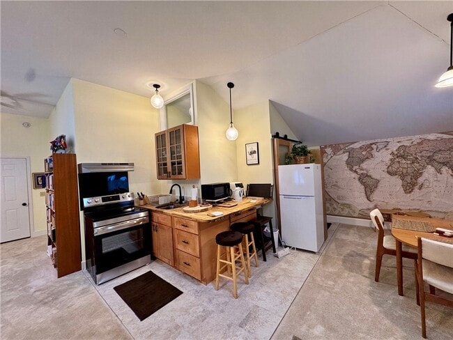 Building Photo - 333 Colebrook Dr