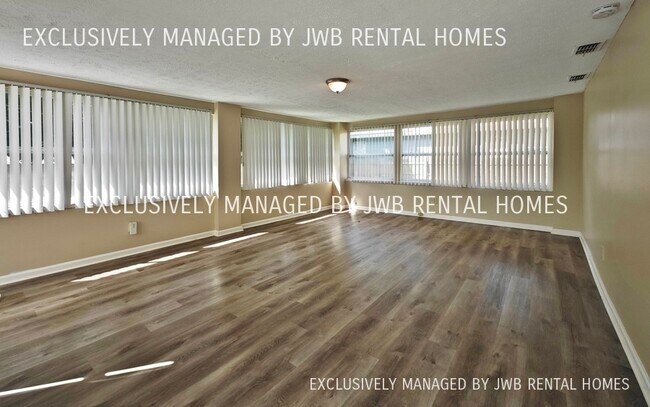 Foto del edificio - 7825 Tory Pl W