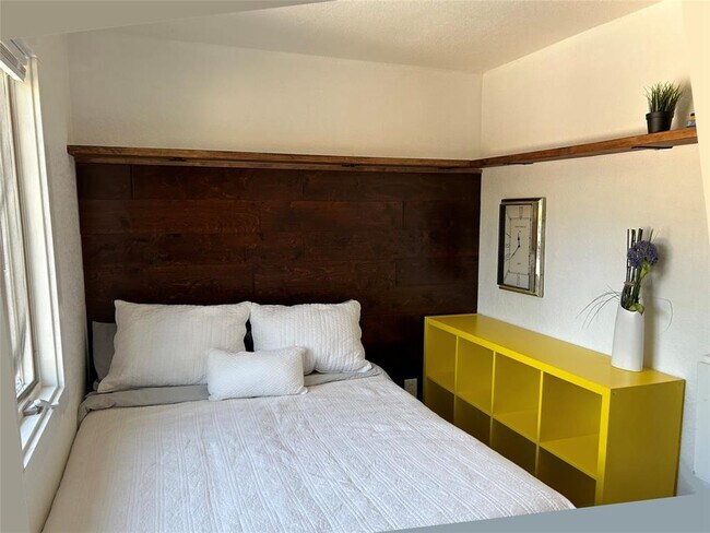 Foto del edificio - 613 Brentwood St