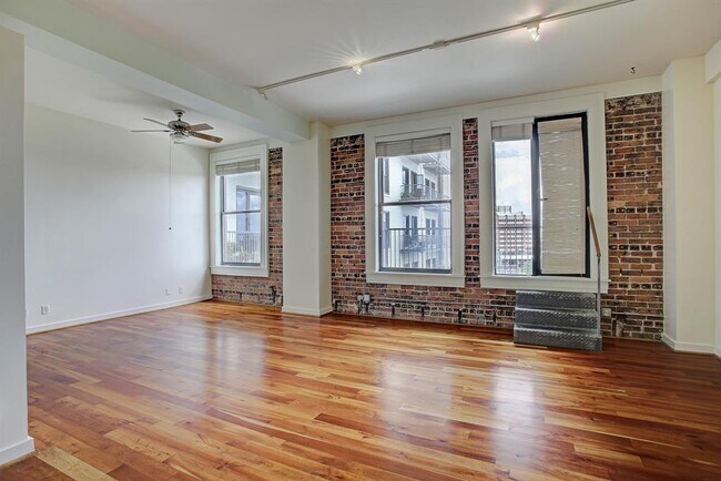 Building Photo - 915 Franklin St