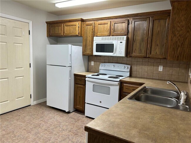 Building Photo - 705 W Garland St