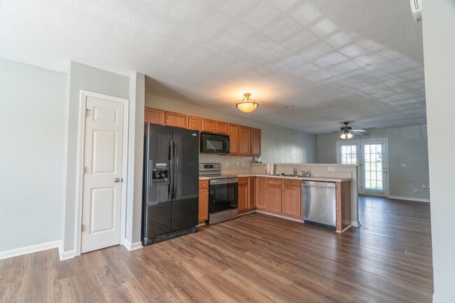 Building Photo - Townhome in a great location!