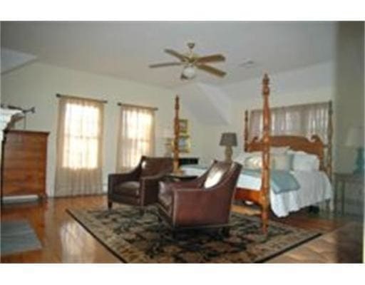 Building Photo - 144 Lamberts Cove Rd