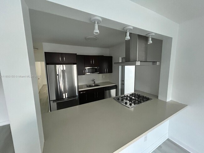 Foto del edificio - 7430 Carlyle Ave