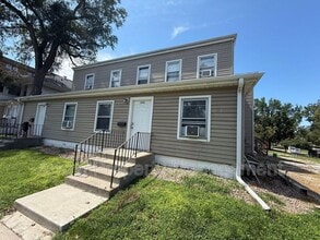Building Photo - 1005 S 17th St