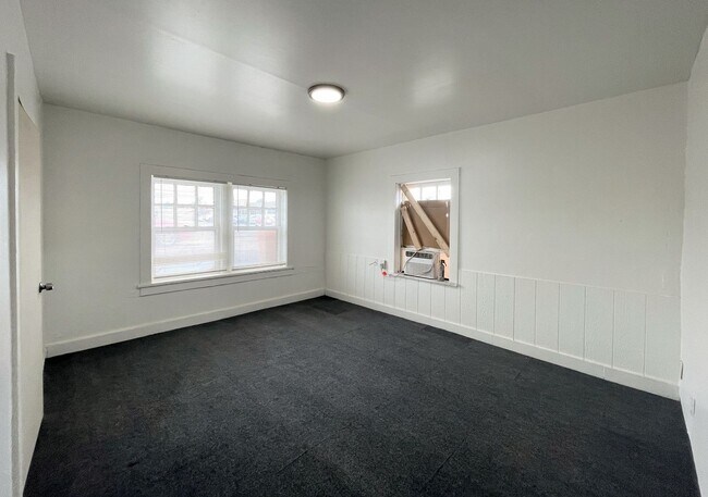 Building Photo - 420 E 4th Ave