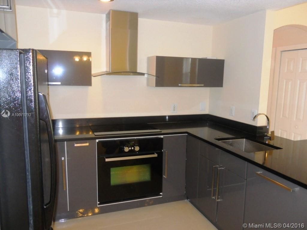 Building Photo - 6720 NW 114th Ave