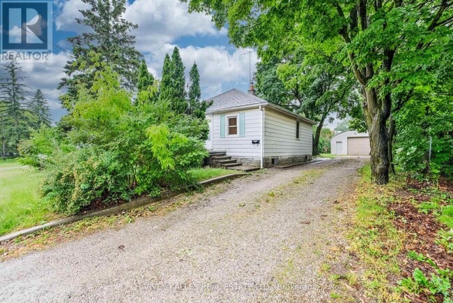 Building Photo - 158 Ruggles Ave