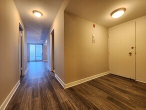 2/2ba Entry - Prospect Tower