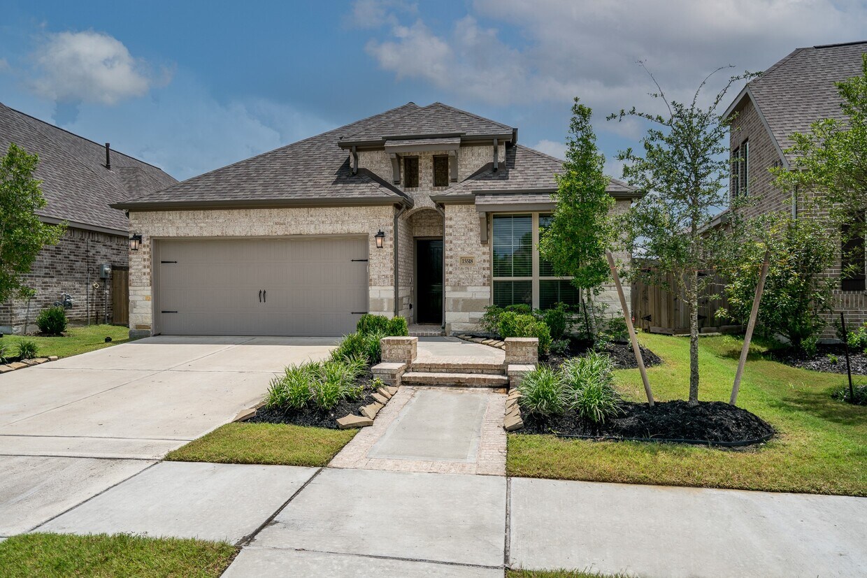 Primary Photo - 15518 Lake Meridian Dr