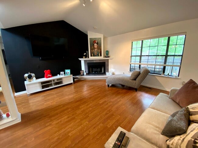 Building Photo - 11409 Hickory Hill Rd