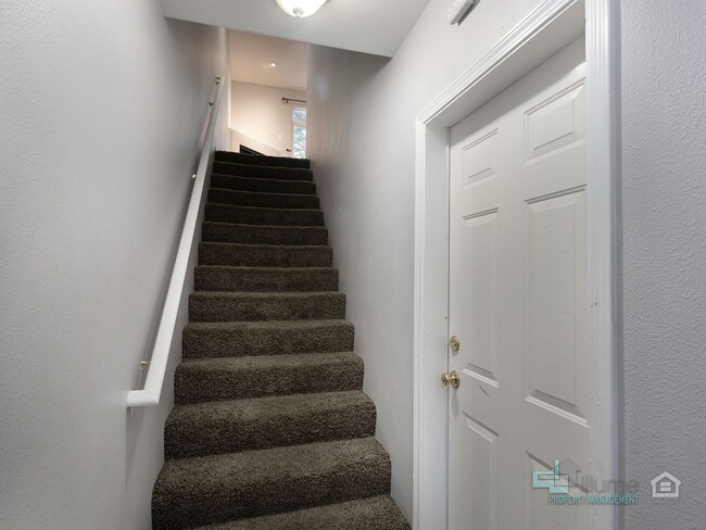 Foto del edificio - Murrayhill 2 Bd/2.5 Bth Townhome near Nike...