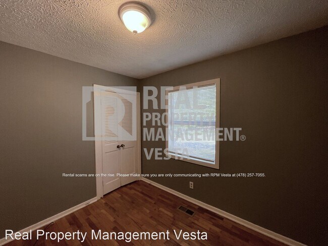 Foto del edificio - 3 br, 1 bath House - 4410 Vinson Avenue