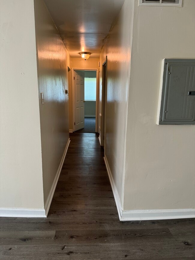 Building Photo - Forest Creek Apartments