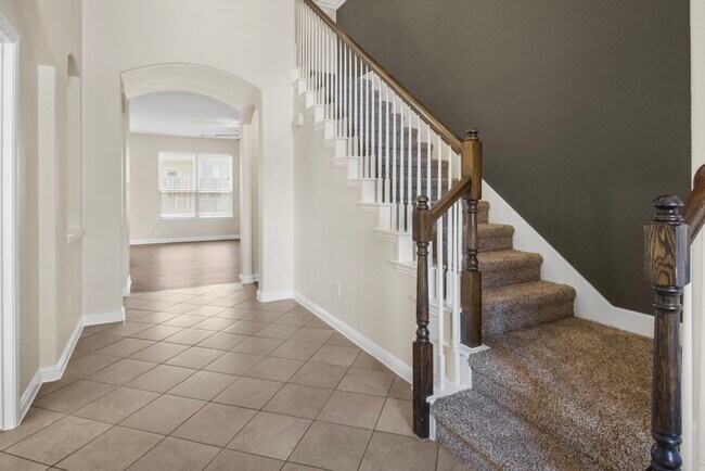 Foto del edificio - 416 Crown Oaks Dr