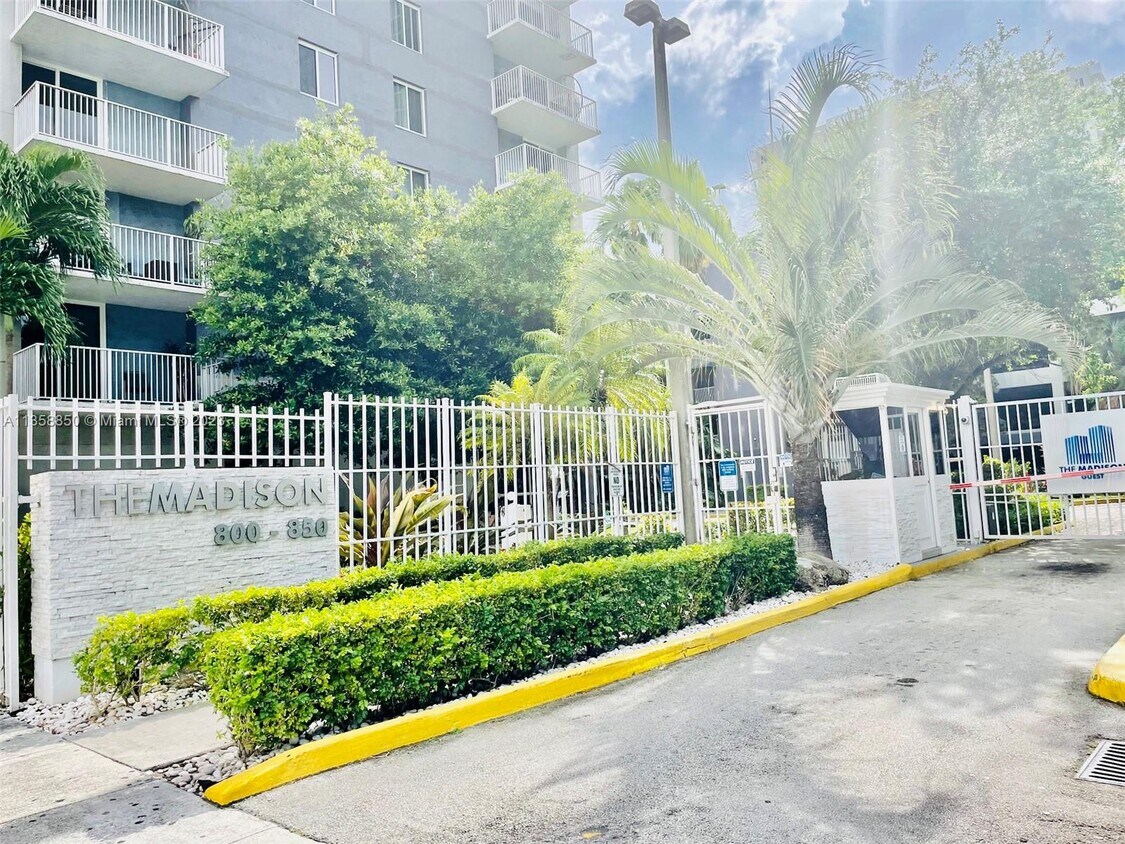 Foto principal - 850 N Miami Ave