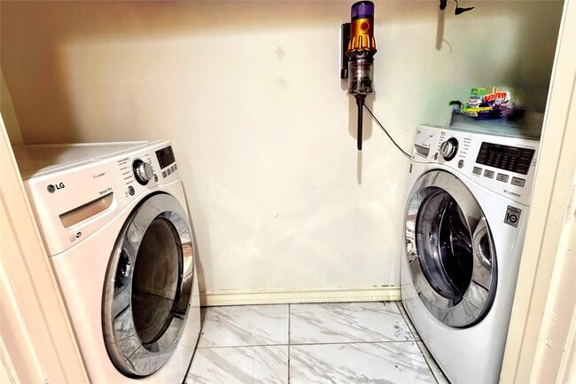 Building Photo - 12407 Whittington Dr