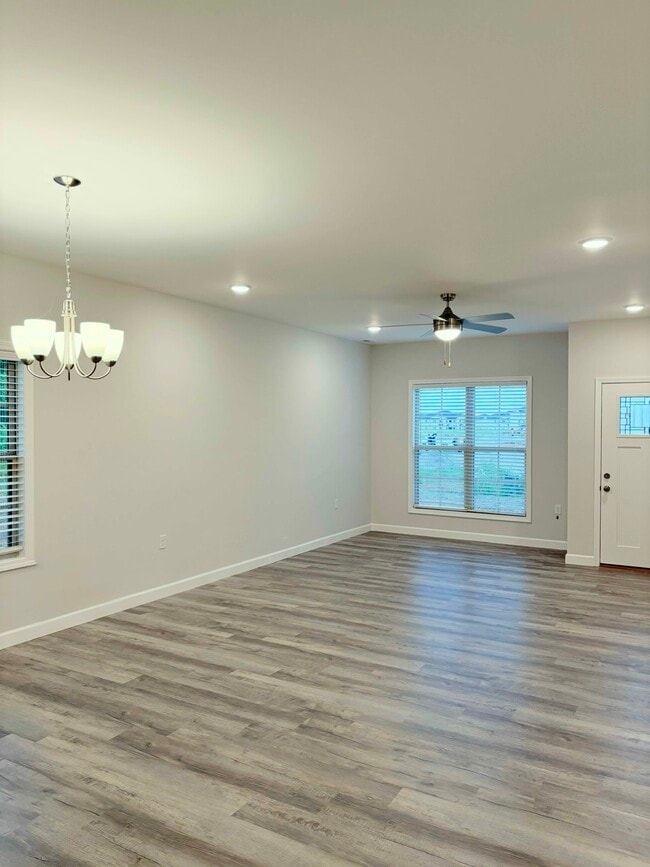 Building Photo - 943 Rodeo Ln