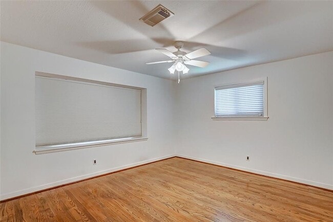 Building Photo - Very attractive home on large corner lot.