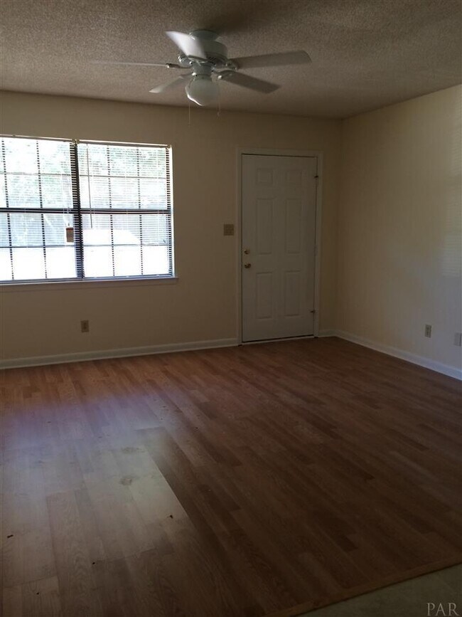 Building Photo - 4177 Ravenwood Dr