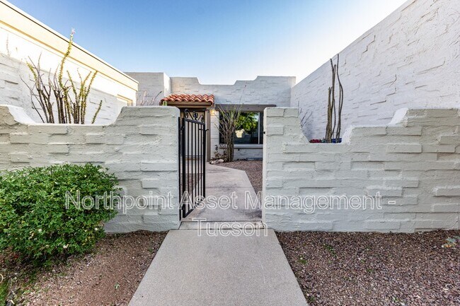 Building Photo - 7425 E Serenity Ln