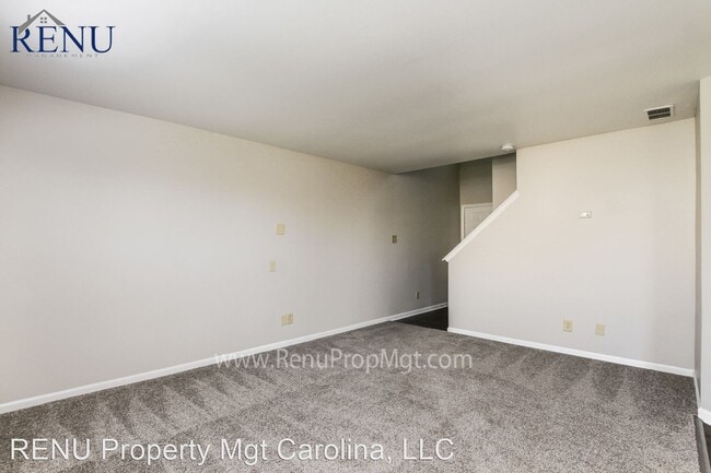 Building Photo - 3 br, 2.5 bath House - 125 Valencia Lane