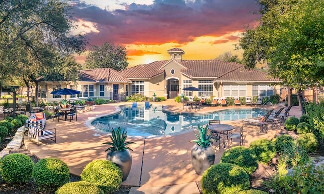 Building Photo - MAA Canyon Pointe