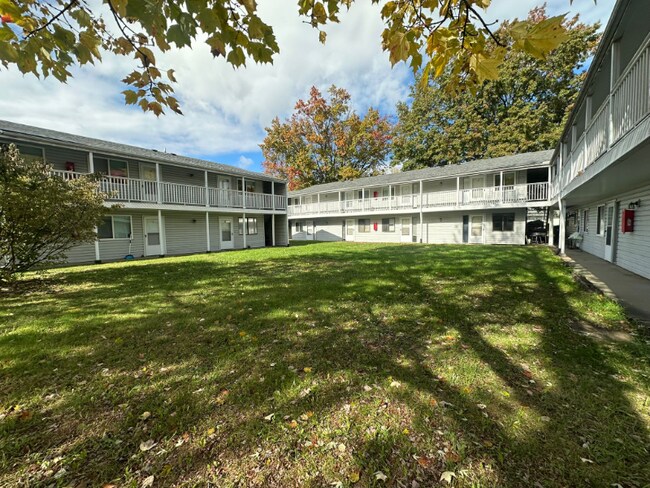 Building Photo - 520 Massillon Rd