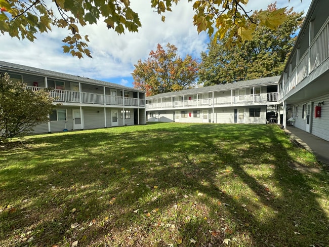 Building Photo - 520 Massillon Rd