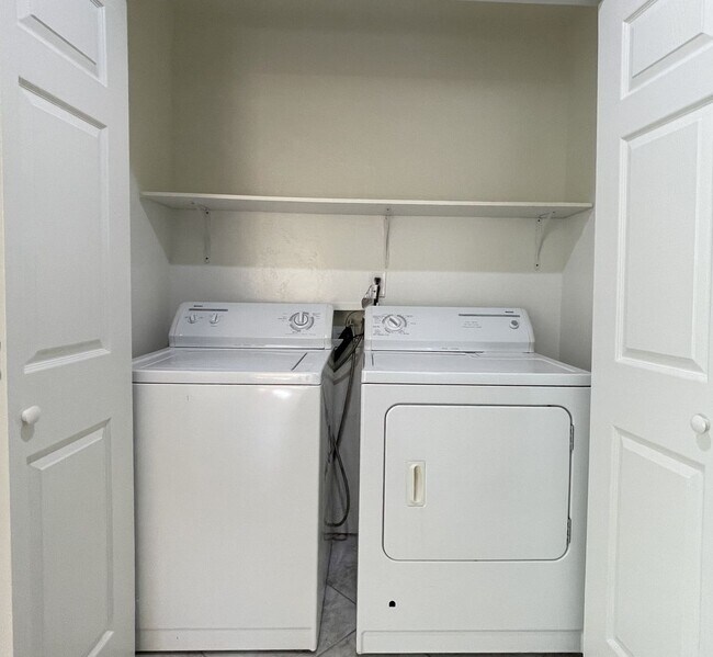 Building Photo - Upgraded Upper Level Condo in Mission Park!